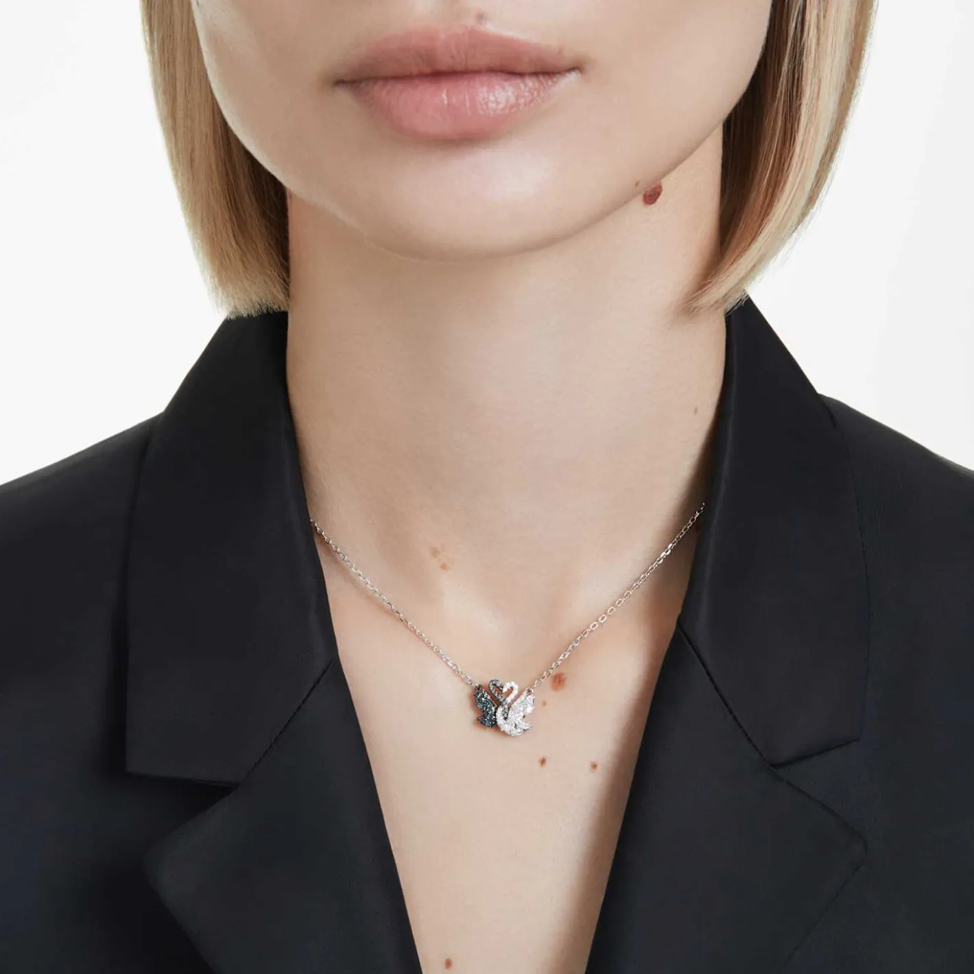 Swan pendant