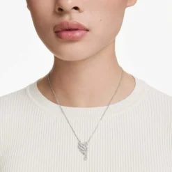 Swan pendant