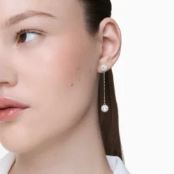 Una Angelic drop earrings