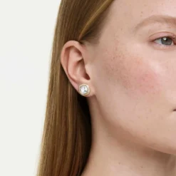 Una Angelic stud earrings